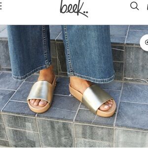 Pelican Leather Platform Sandal
PLATINUM/BEACH